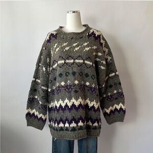 Vintage Fair isle Grandmacore chunky-knit wool sweater.